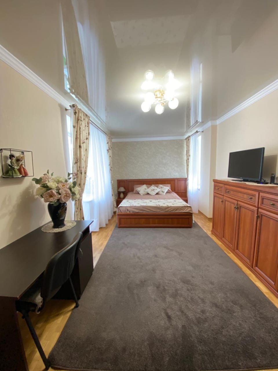 Bed, TV and multimedia, Bedroom, hair dresser