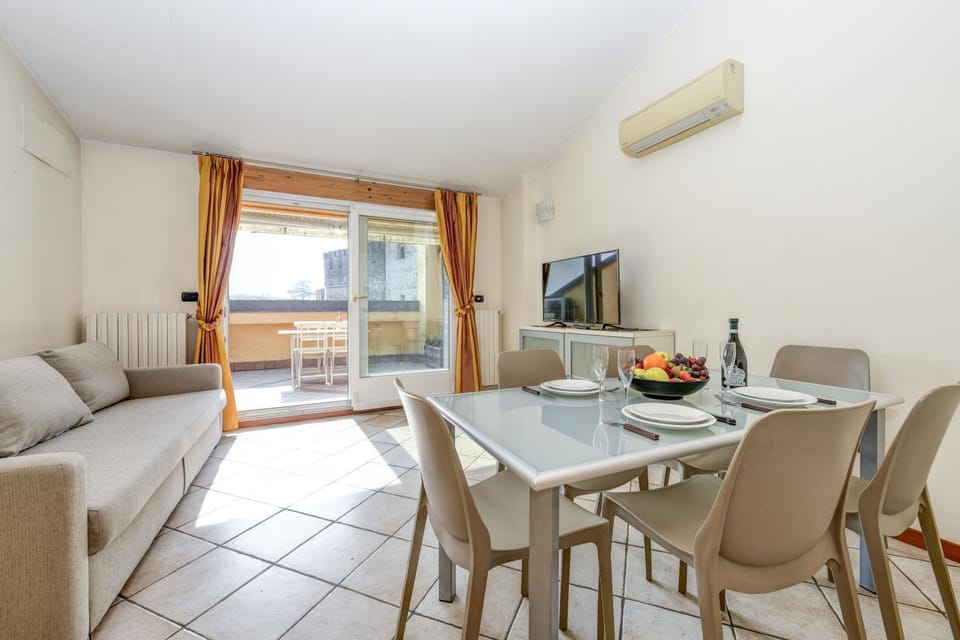 TV and multimedia, Living room, Dining area