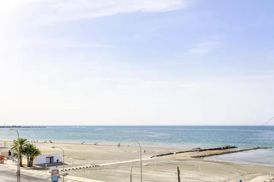 ✩direct beach location ✩ familyfriendly ✩ Netflix Apartment in Santa Pola