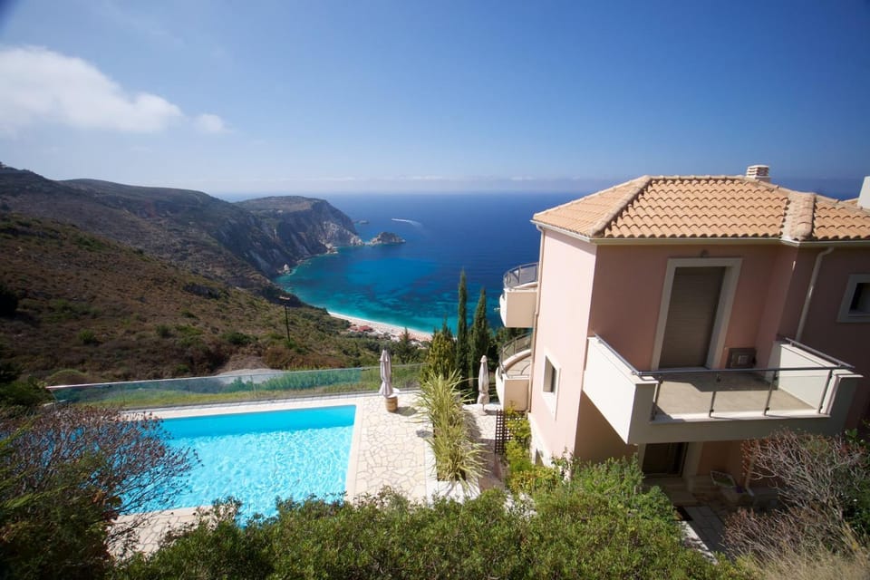 Property building, Natural landscape, View (from property/room), Balcony/Terrace, Mountain view, Pool view, Swimming pool
