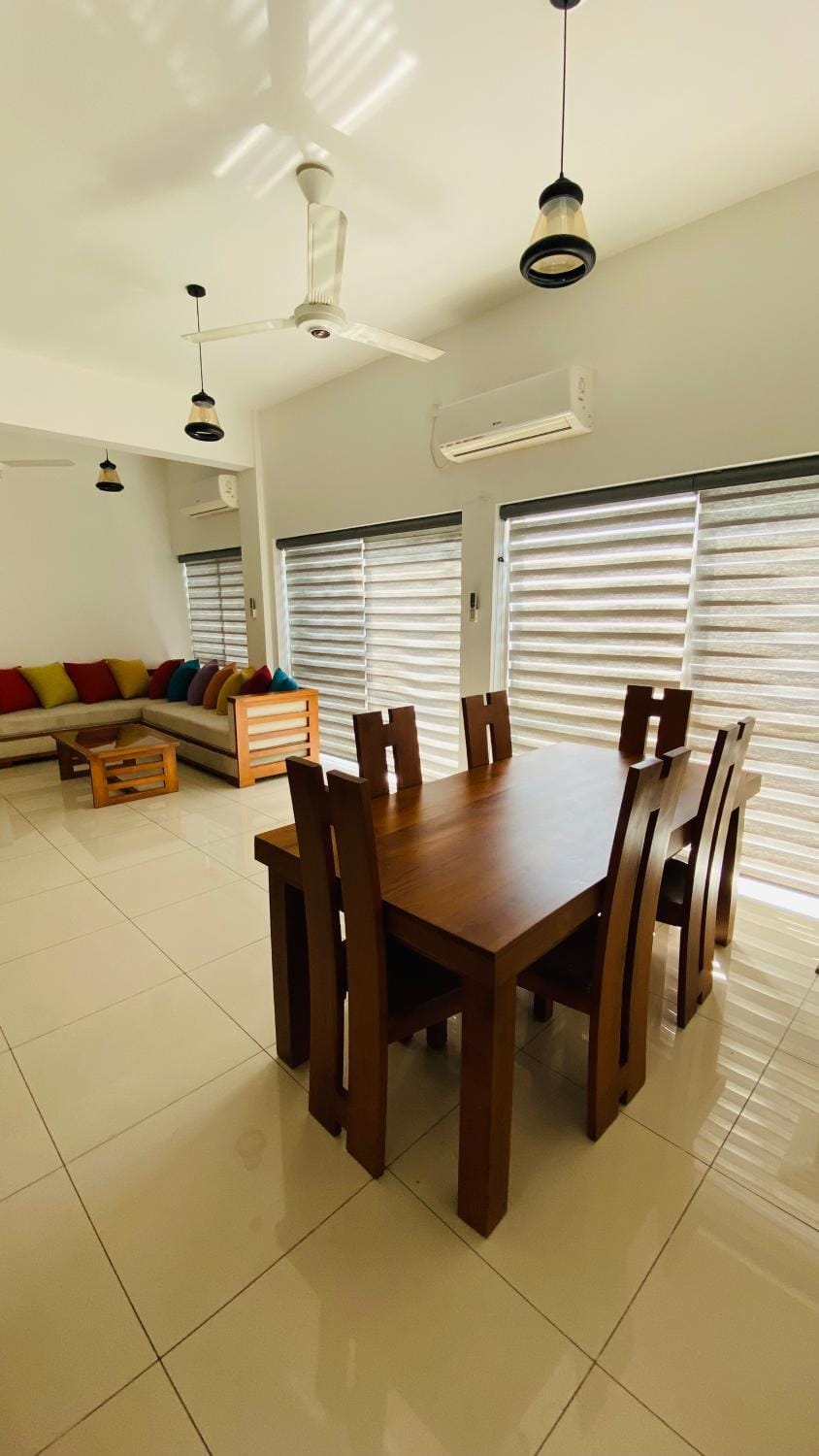 Balcony/Terrace, Dining area, fireplace, air conditioner