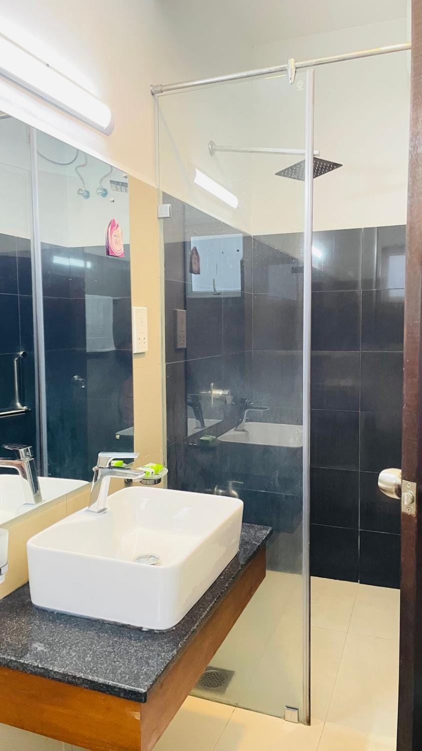 Shower, Bathroom, towels