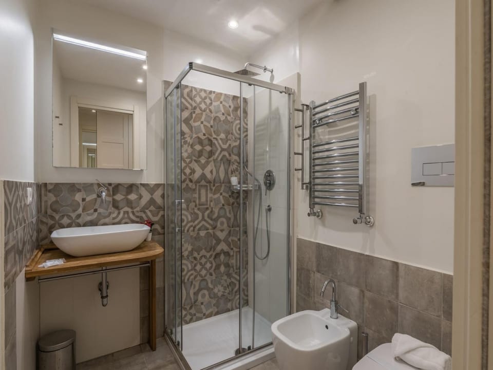 Shower, Toilet, Bathroom, bidet, towels
