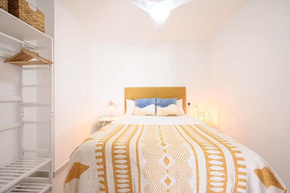 Bed, Photo of the whole room, Bedroom, internet, internet