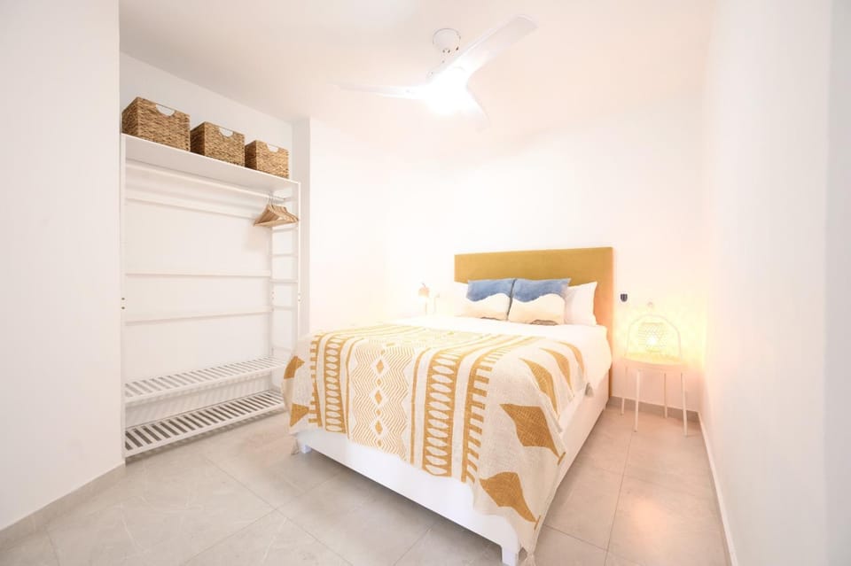 Bed, Photo of the whole room, Bedroom, internet, internet, wardrobe