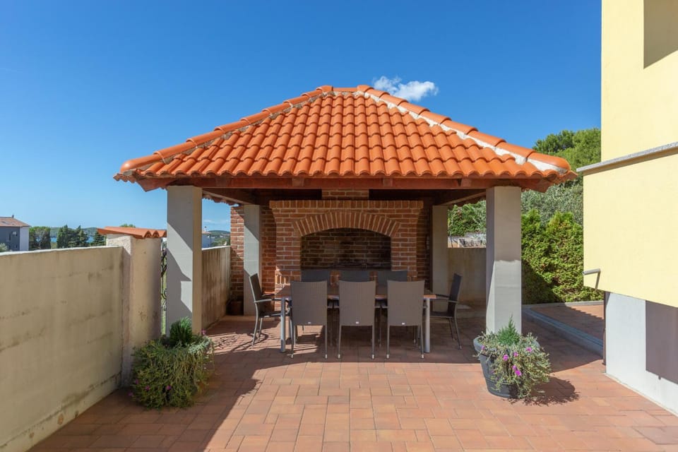 Patio, Dining area