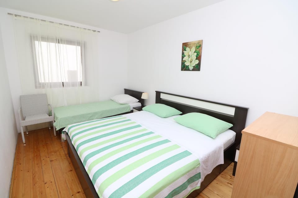 Apartment Tomasic with Terrace Apartment in Lika-Senj County
