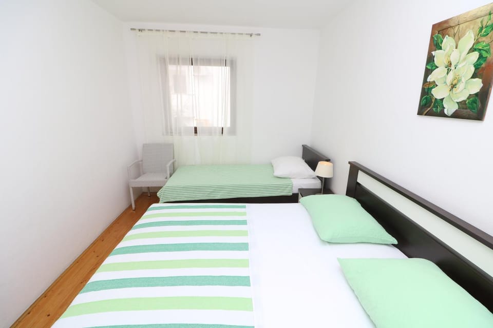 Apartment Tomasic with Terrace Apartment in Lika-Senj County