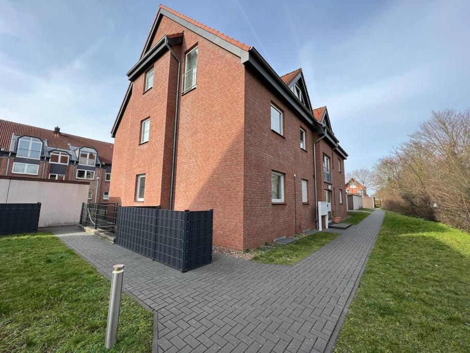 Property building, Day, Neighbourhood