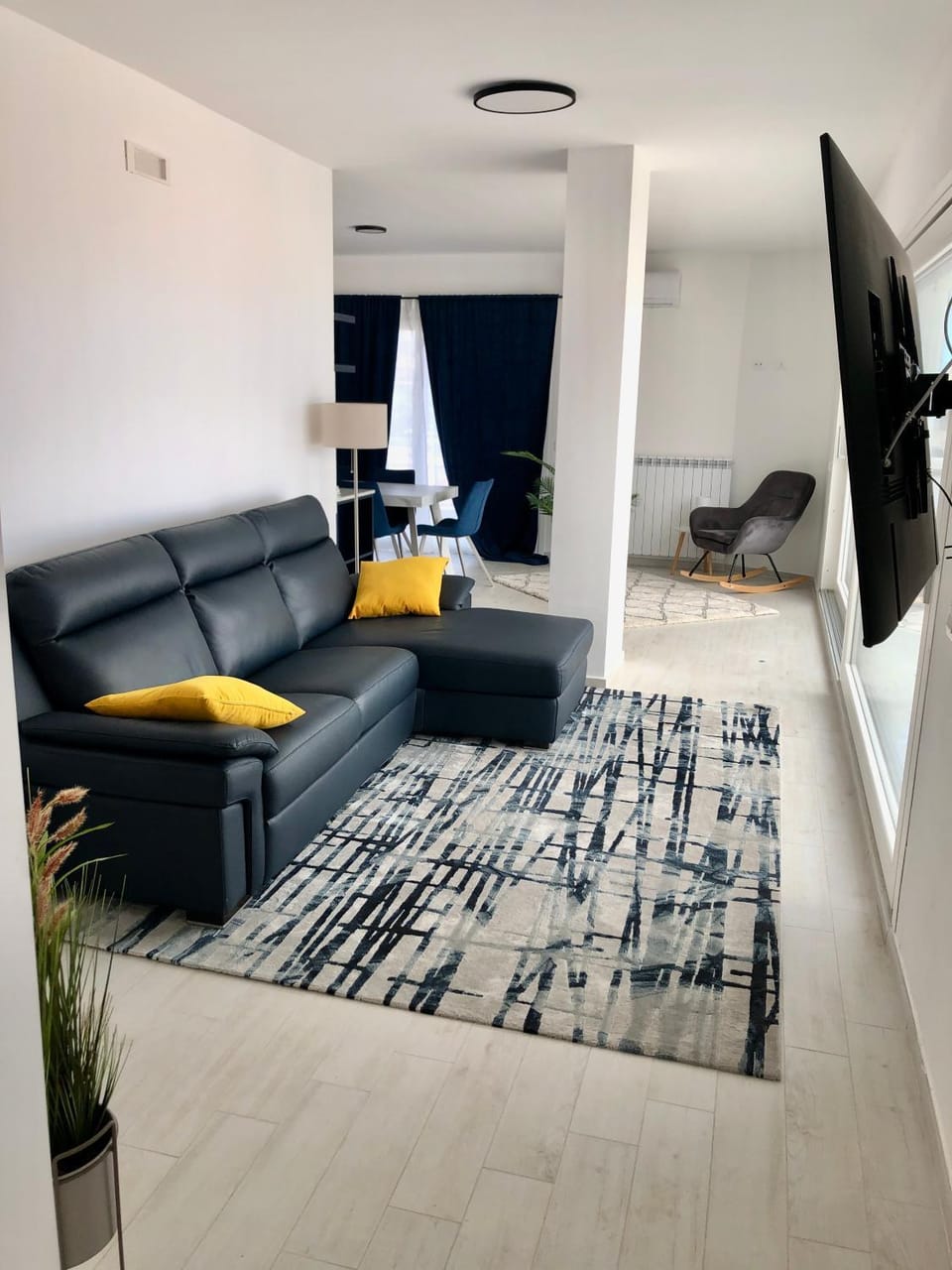 TV and multimedia, Living room, Seating area