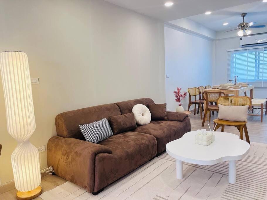 Living room, Seating area, Dining area, air conditioner