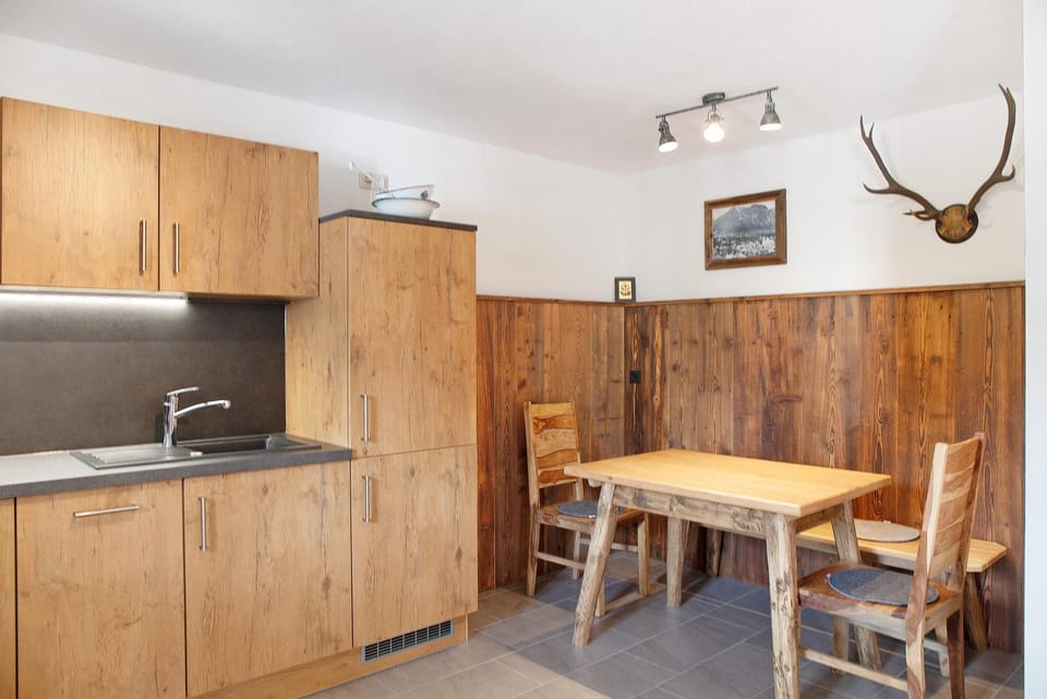 Kitchen or kitchenette, Living room