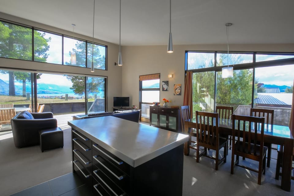 View (from property/room), Kitchen or kitchenette, Lounge or bar