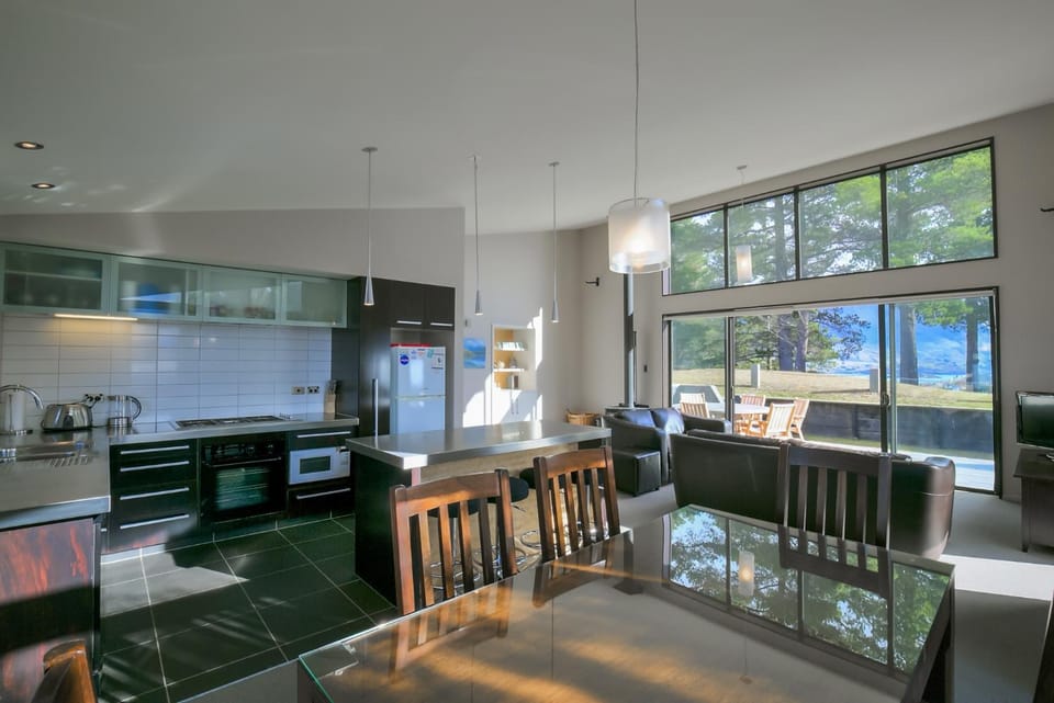 View (from property/room), Kitchen or kitchenette, Lounge or bar