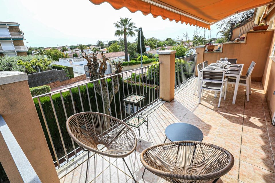 LITORAL COSTA DORADA - BAHIA DORADA Only families Apartment in Cambrils