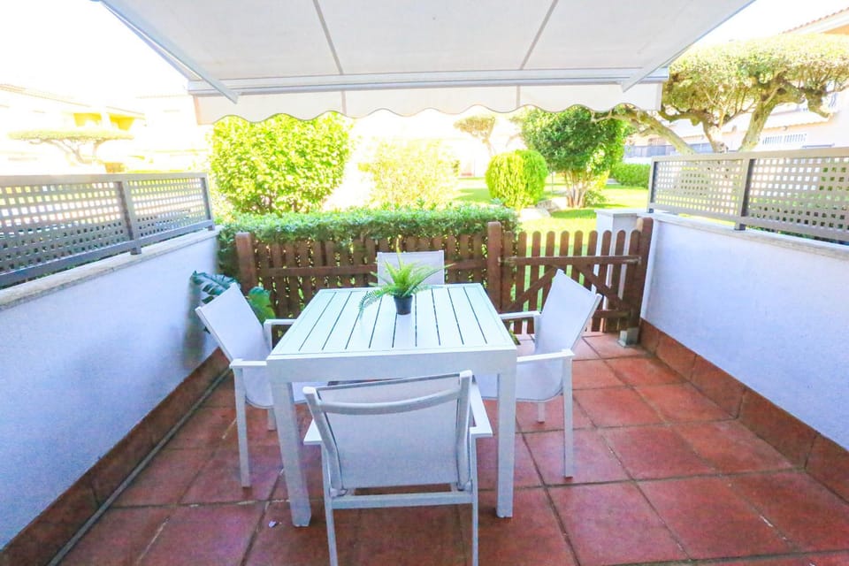 LITORAL COSTA DORADA - TARONGERS 31 Only families House in Cambrils