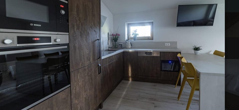 TV and multimedia, Kitchen or kitchenette, Dining area, minibar, pet friendly, stove