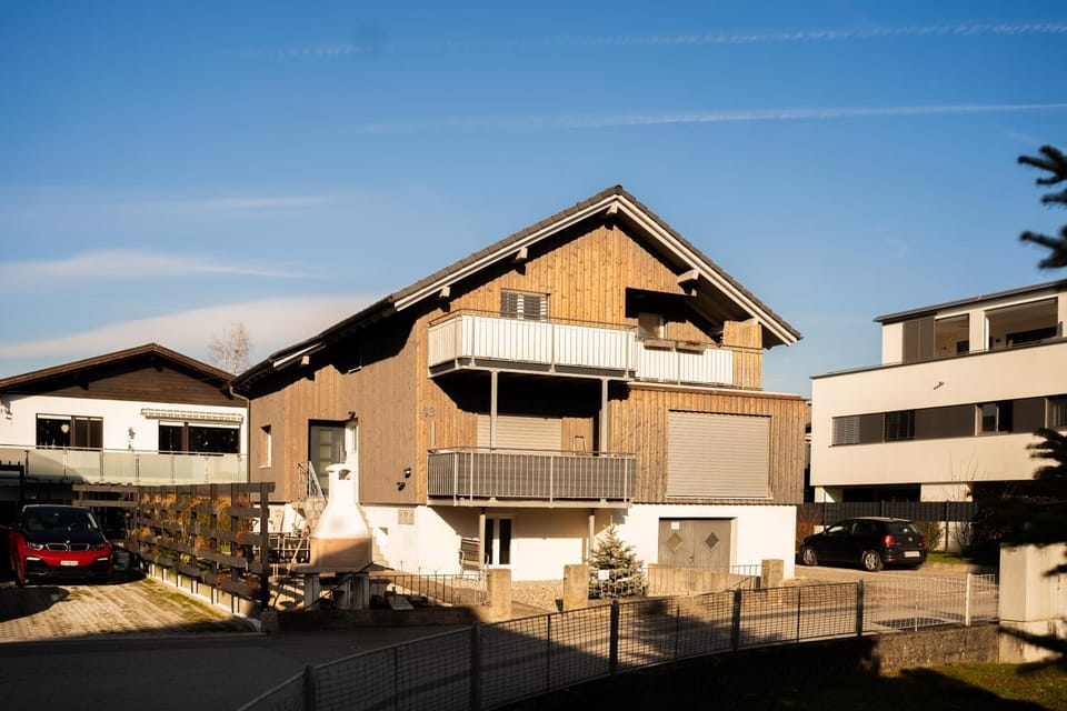 Property building, Day, Neighbourhood, Street view, Parking