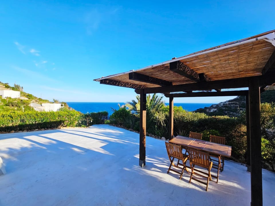 Patio, Natural landscape, View (from property/room), Balcony/Terrace, Dining area, Sea view