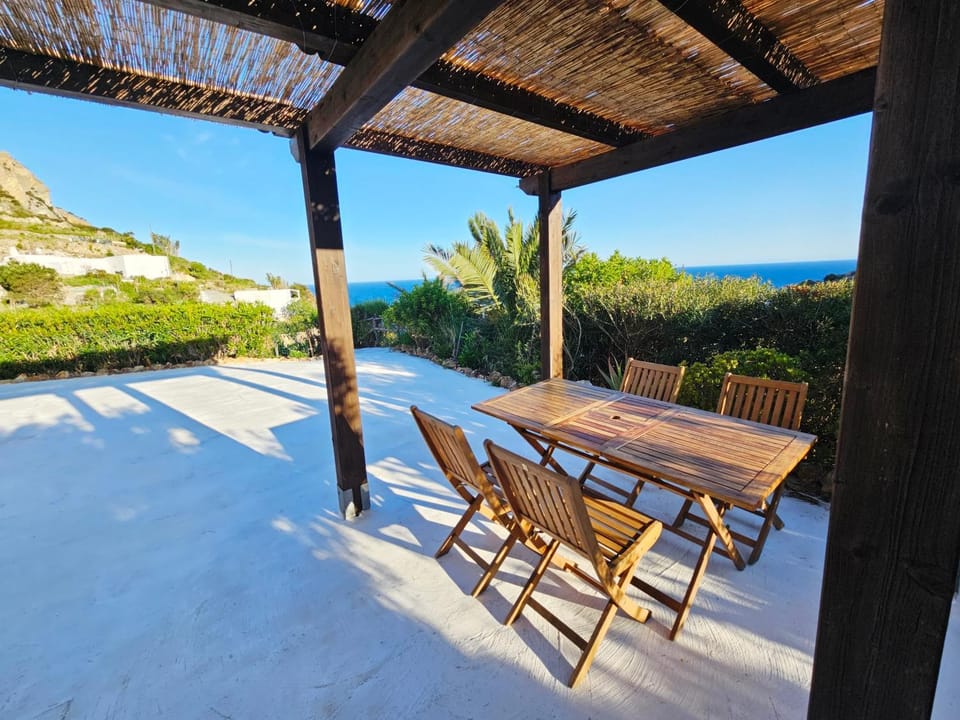 Patio, Natural landscape, View (from property/room), Balcony/Terrace, Dining area, Sea view