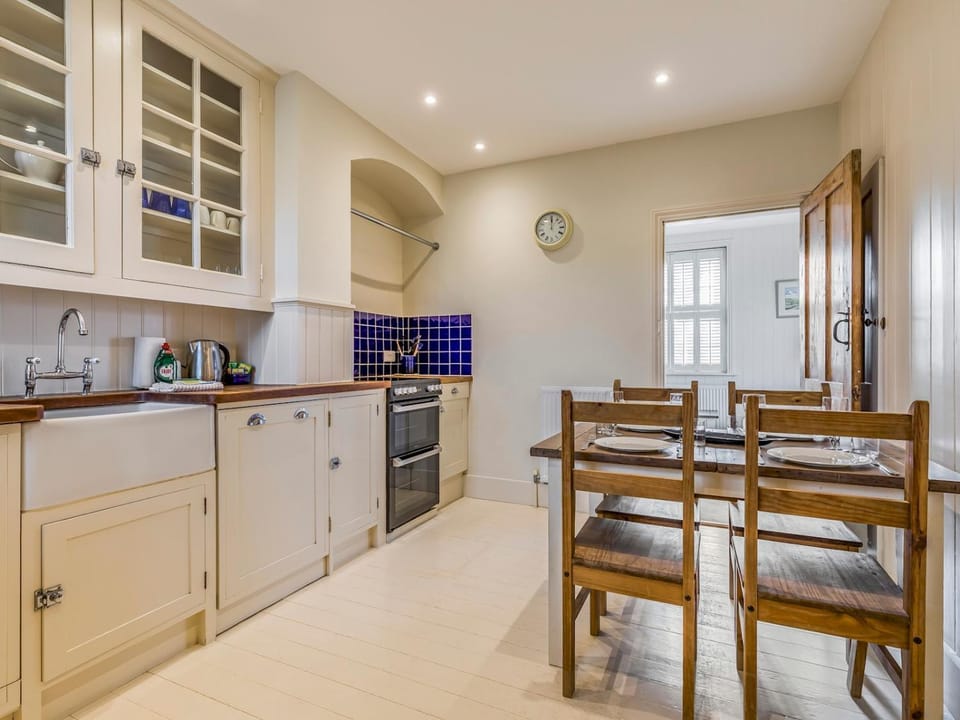 Kitchen or kitchenette, Dining area, dishwasher, minibar, pet friendly, stove, toaster