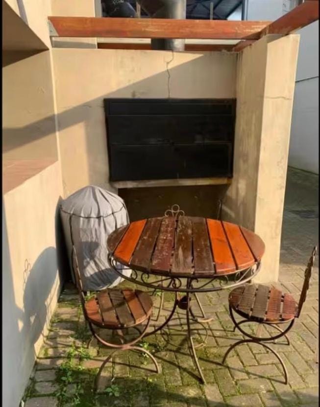BBQ facilities, BBQ facilities, Seating area