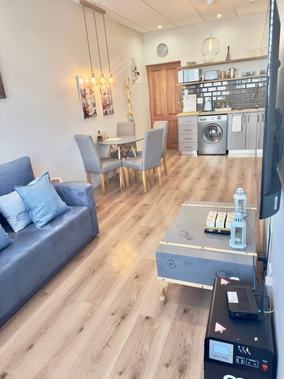 TV and multimedia, Kitchen or kitchenette, Living room, Dining area