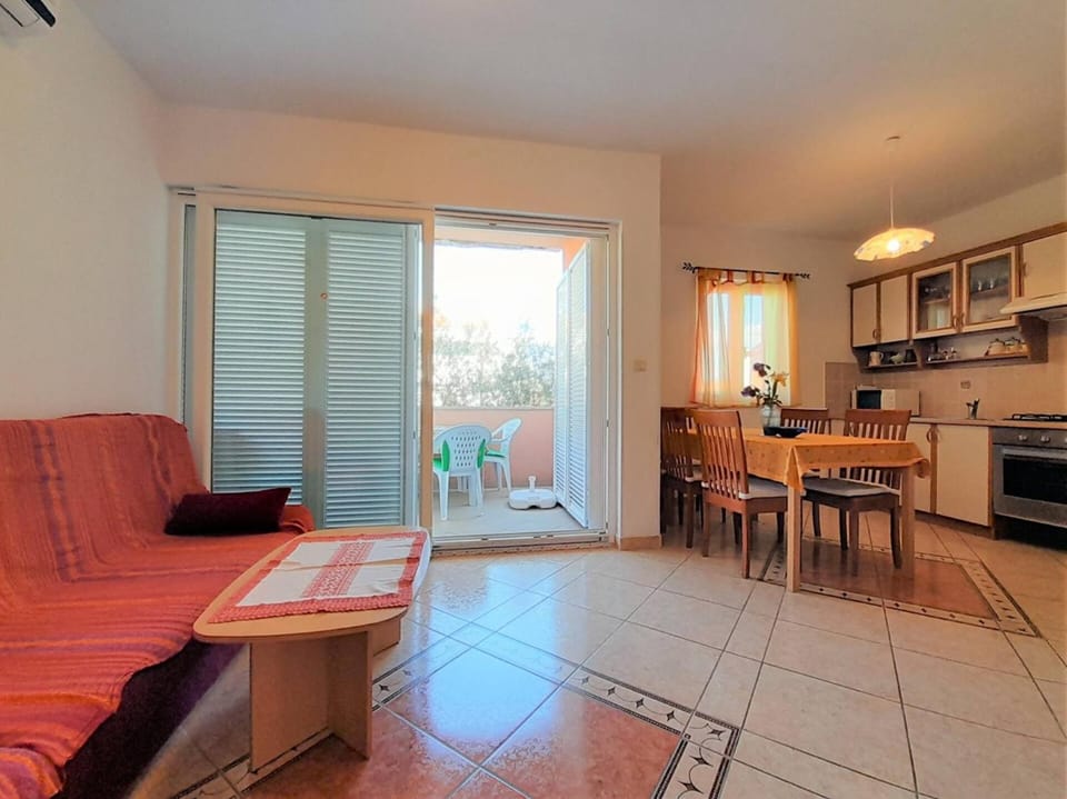 Kitchen or kitchenette, Living room, Dining area, internet, microwave, oven, air conditioner