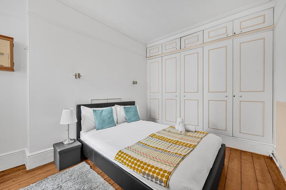 Bed, Photo of the whole room, Bedroom, wardrobe