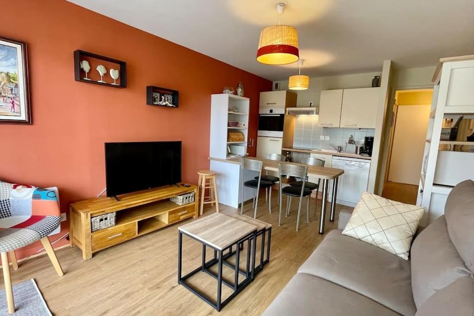 TV and multimedia, Kitchen or kitchenette, Seating area