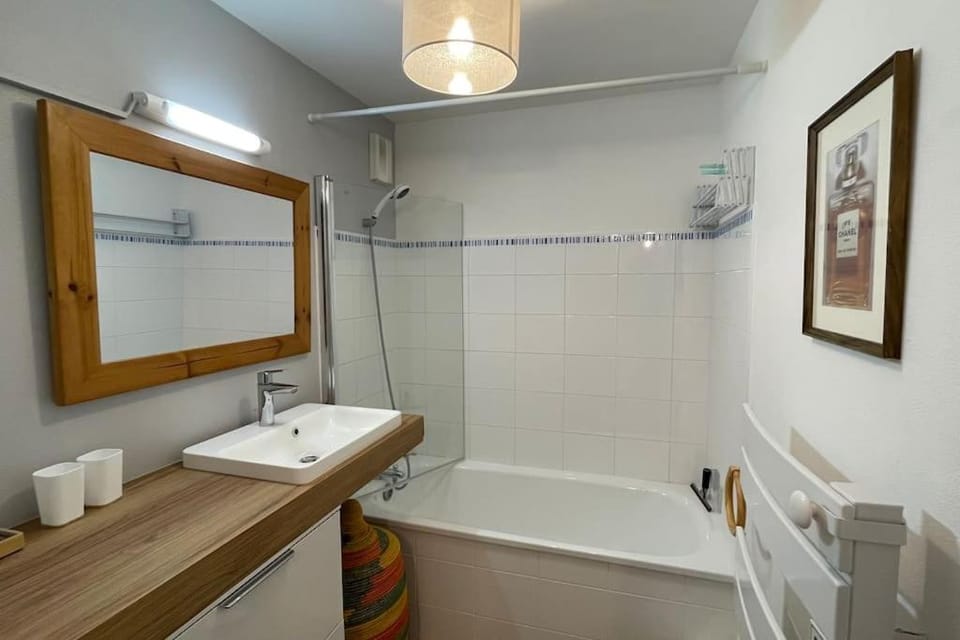 Bathroom, Bath, towels