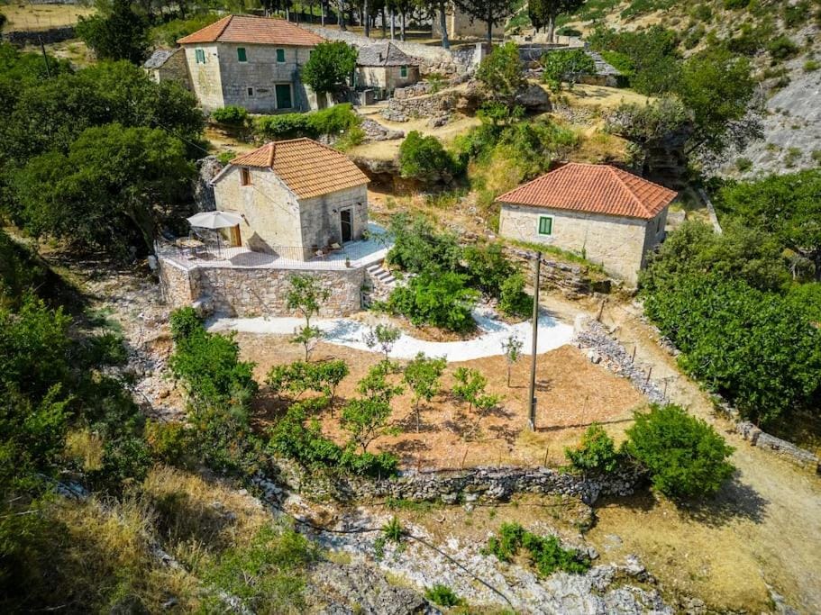 Stone bridge cottage House in Split-Dalmatia County