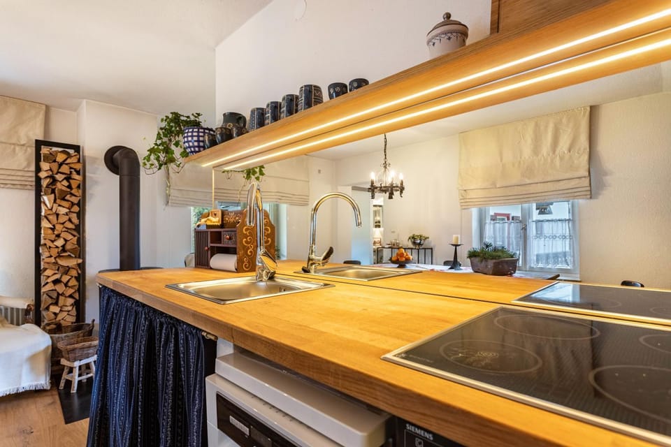 Kitchen or kitchenette, Living room