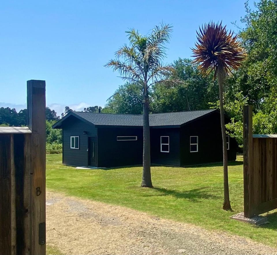 Property building, Day, Natural landscape, Garden view