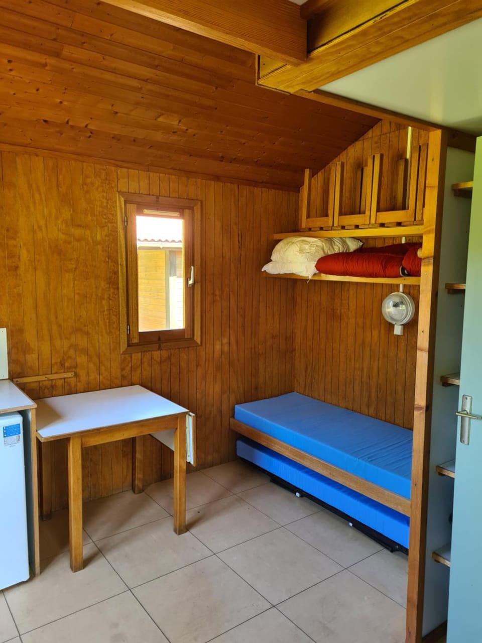 Bed, Kitchen or kitchenette