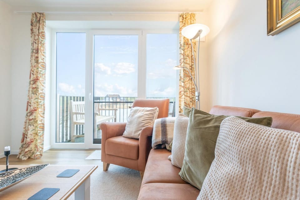 Ferienwohnung Ferhaaling mit direktem Seeblick Apartment in Nordstrand