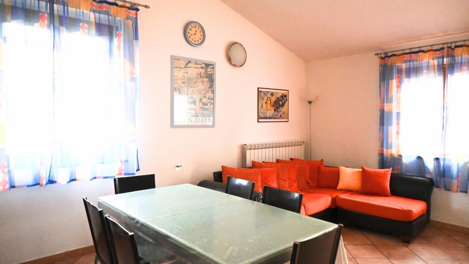 P007 - Porto Recanati, ampio trilocale con parcheggio, vicino al mare Apartment in Porto Recanati