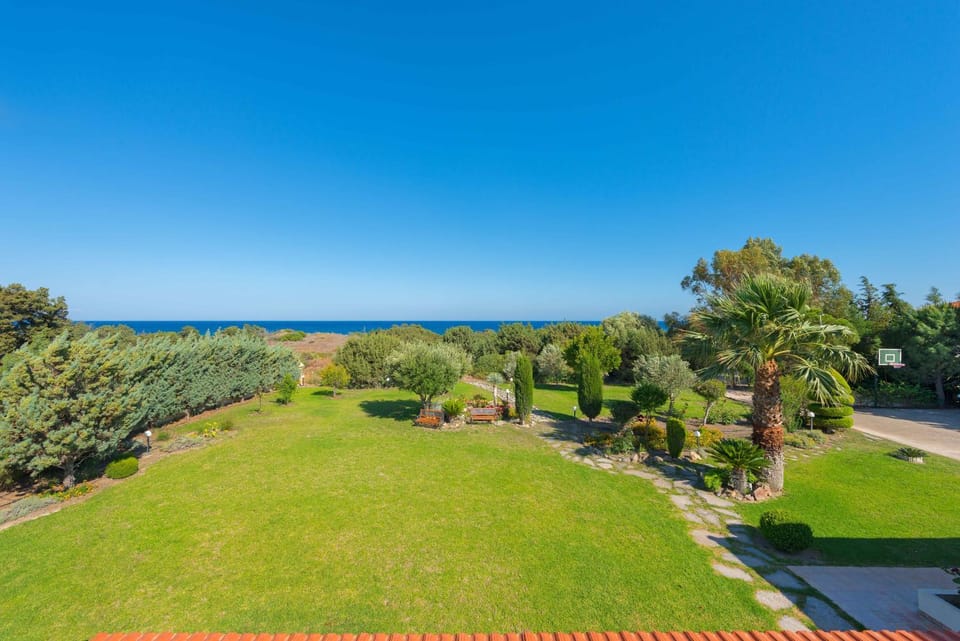 Nearby landmark, Natural landscape, Garden, Garden, Garden view