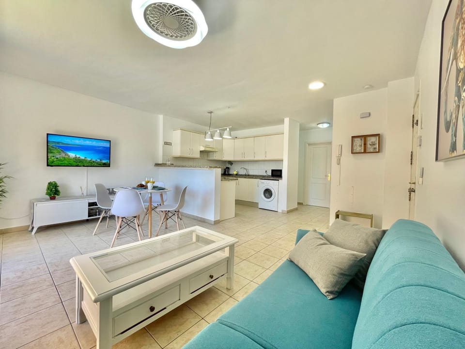 TV and multimedia, Kitchen or kitchenette, Living room, Seating area, Dining area, washing machine