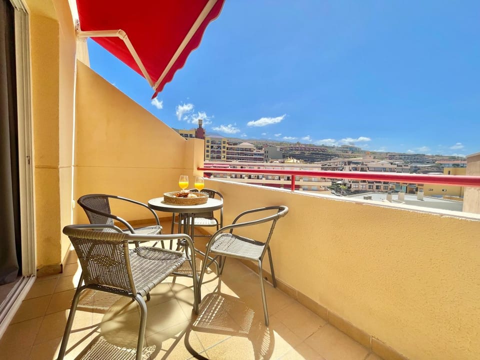 Neighbourhood, View (from property/room), Balcony/Terrace, Seating area, Dining area
