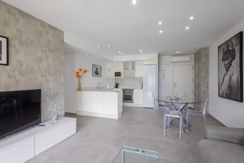 Kitchen or kitchenette, Living room