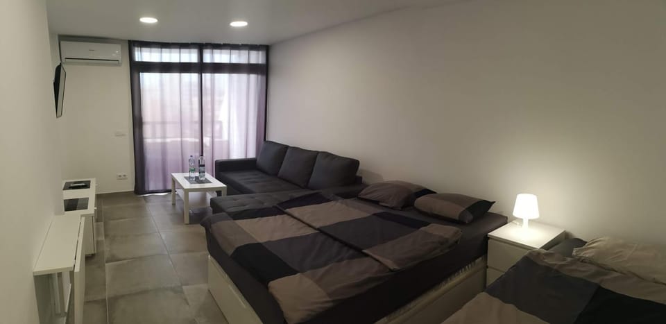 Living room, Photo of the whole room, Bedroom