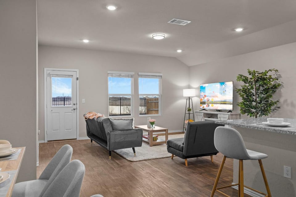 TV and multimedia, View (from property/room), Living room, Seating area