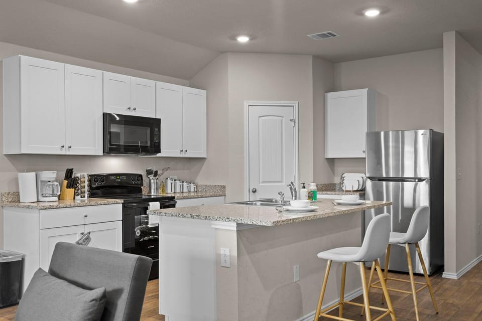 Dining area, minibar, stove, kitchen