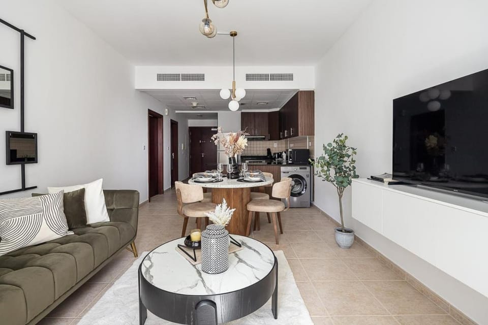 TV and multimedia, Kitchen or kitchenette, Living room, Seating area, Dining area