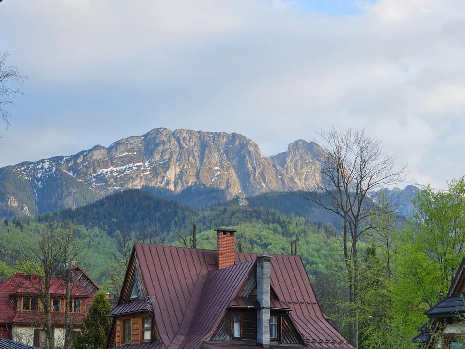 Nearby landmark, Day, Natural landscape, Mountain view