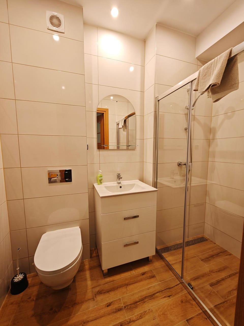 Shower, Toilet, Bathroom, towels