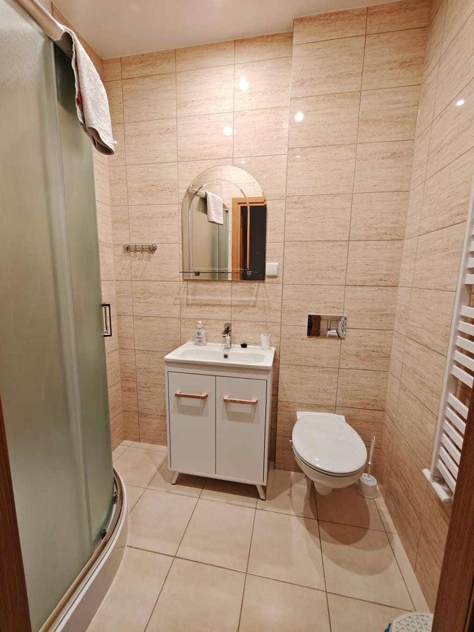 Shower, Toilet, Bathroom, towels