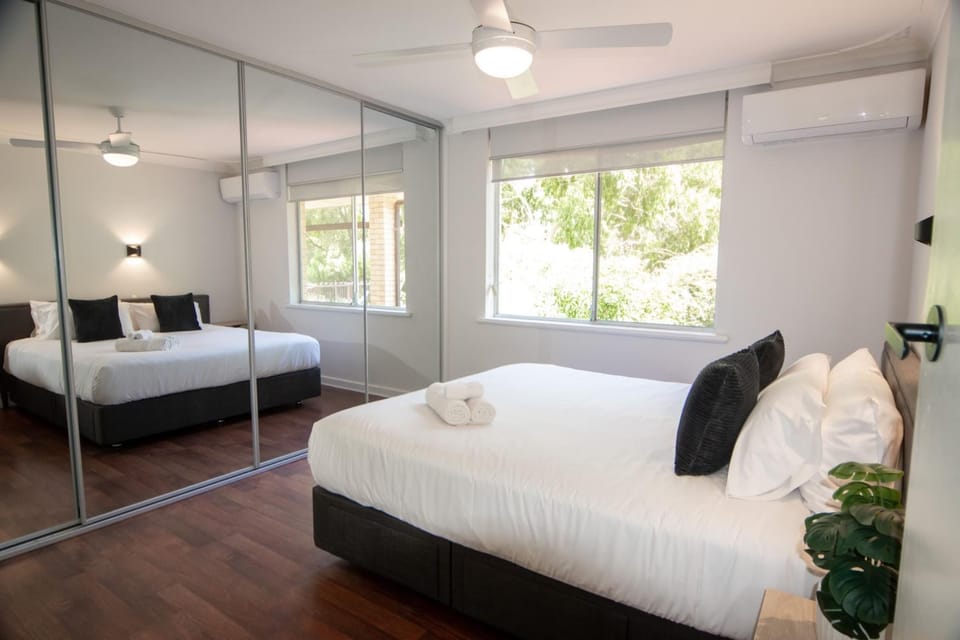 Bed, towels, air conditioner