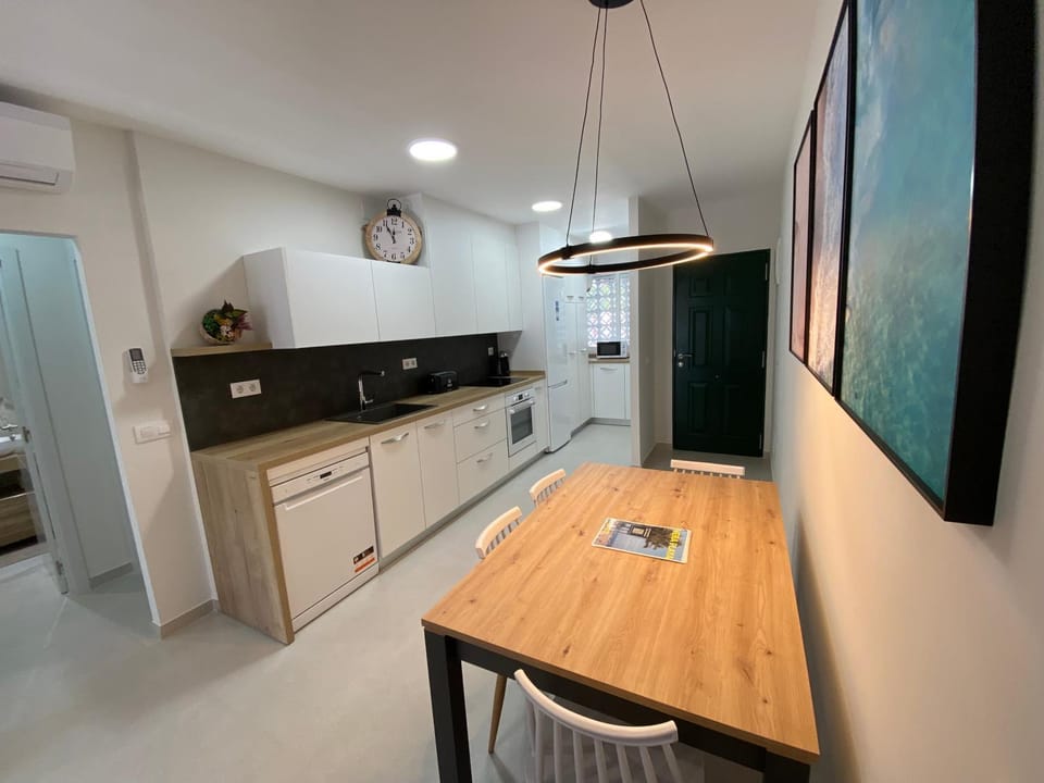 Dining area, kitchen
